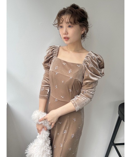 LILY BROWN（リリーブラウン）の「フラワーエンブロイダリースクエア