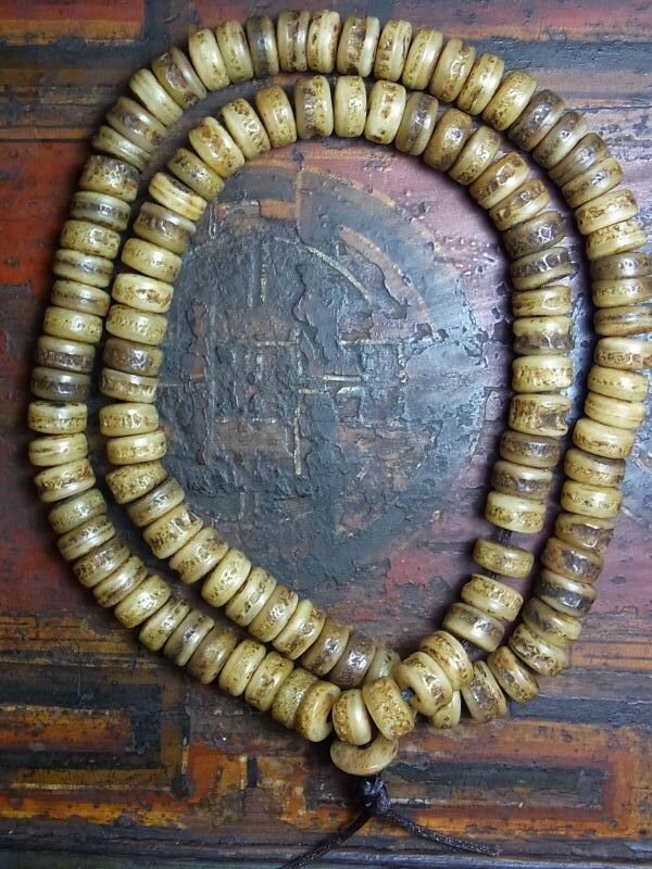 チベット・ヤク頭蓋骨の御数珠（Tibetan Yak bone of the skull Mala