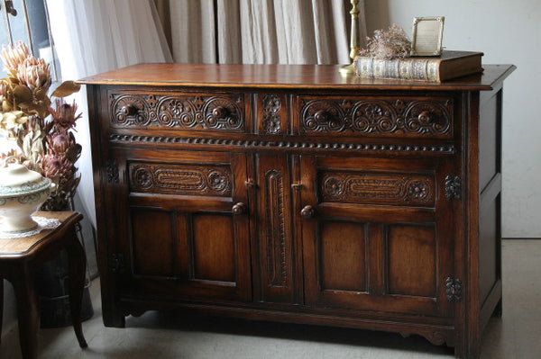 イタリア製 アンティーク彫刻サイドボード(ドイリー付き)天使の絵画は