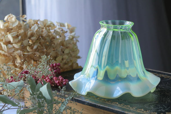 アンテイーク ウランガラス製の四角小物入れ ヴァセリン ガラス