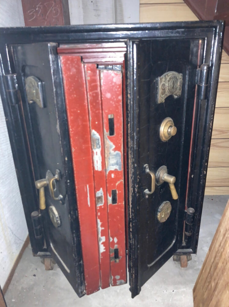 AKa6806時代古い金庫当時物