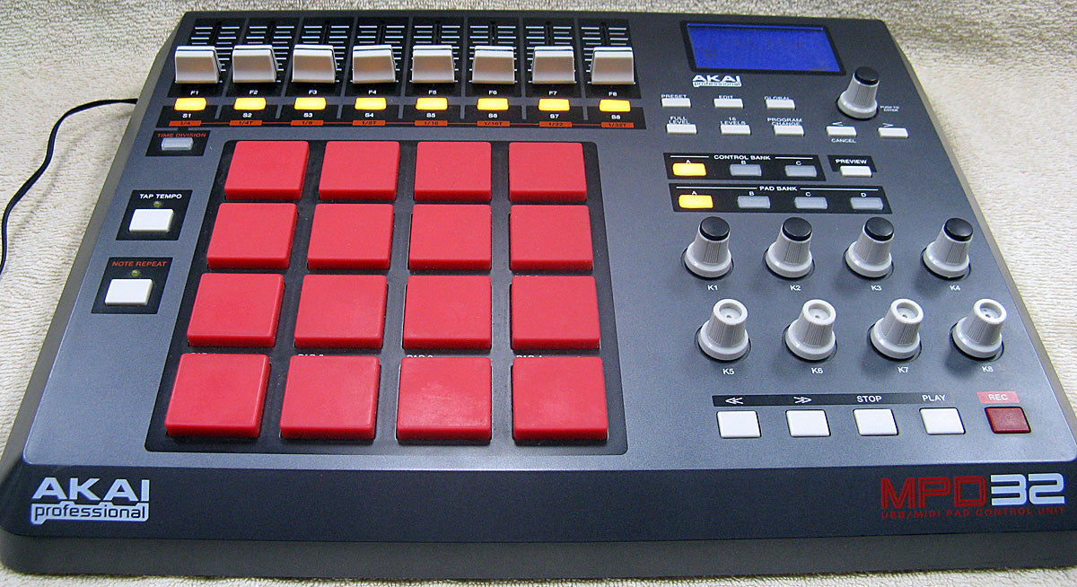 AKAI MPD32 midiコントローラー AKAI professionalのMIDI