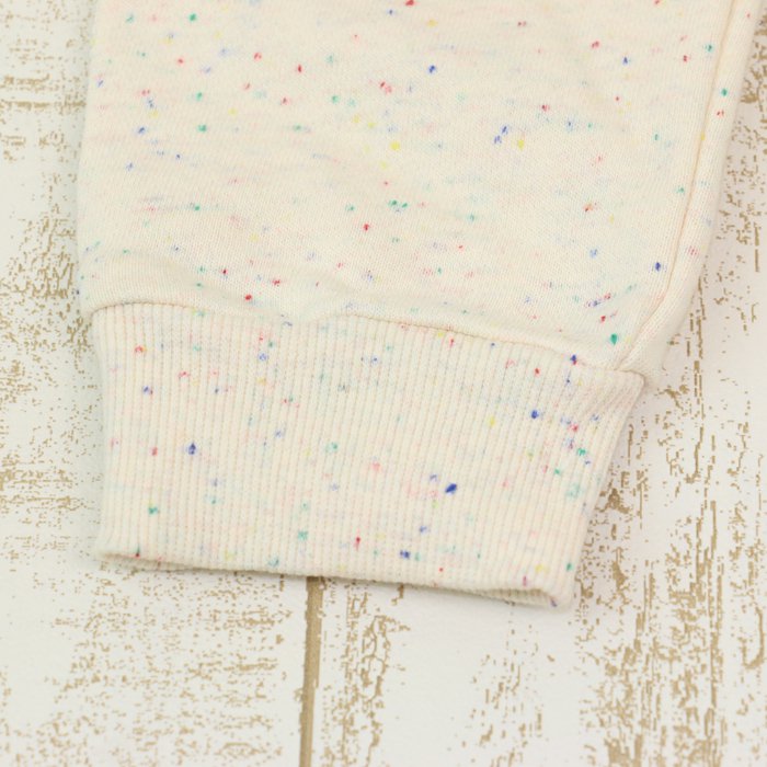 カラフルネップ入りの服