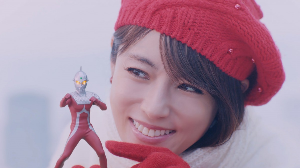 深田恭子、ウルトラセブンと初共演の新CM ”替え歌”に想いをのせて