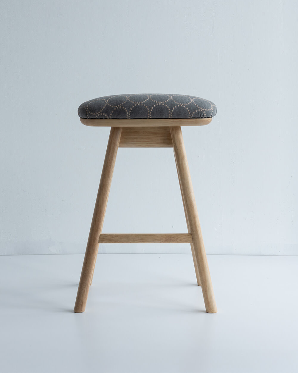 送料込】キッチンスツールNA(H530)＋張地ミナペルホネン グレー