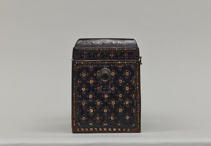 骨董品 18-19世紀の漆器 朱塗 螺鈿 机 中国？韩国？日本？ 骨董品 18