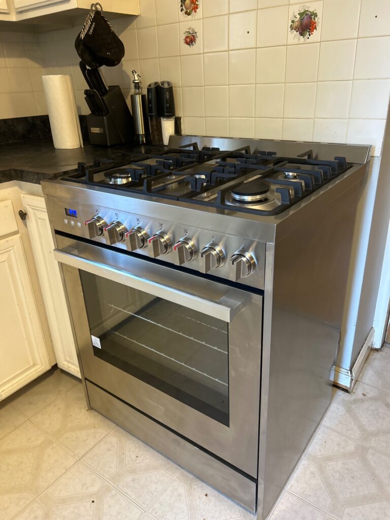 F965 | 36″ Professional Style Dual Fuel Range | Cosmo Appliances