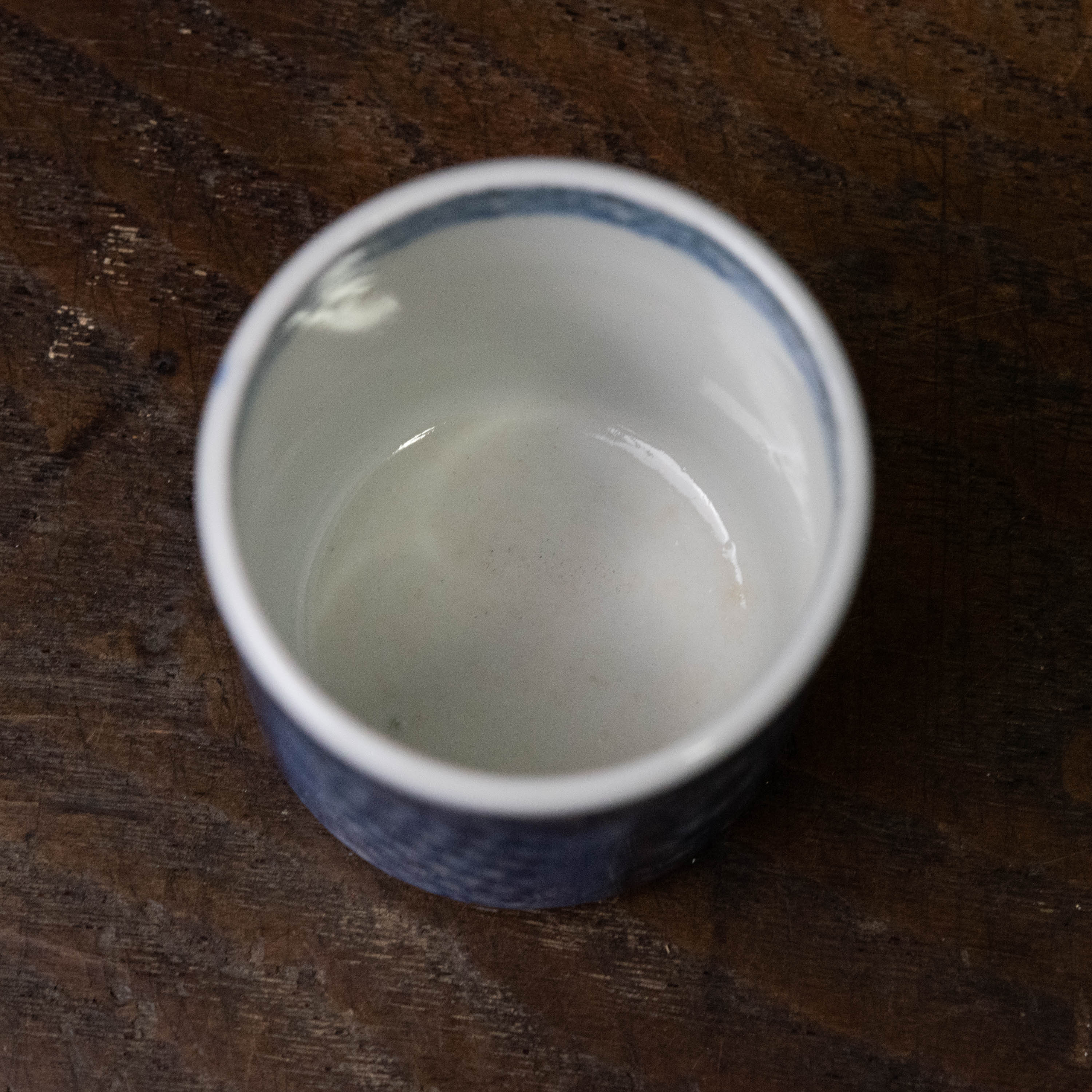 陶磁器 :: 伊万里 唐花文・卍繋ぎ四方襷文 のぞき猪口 | COTTOU.JP