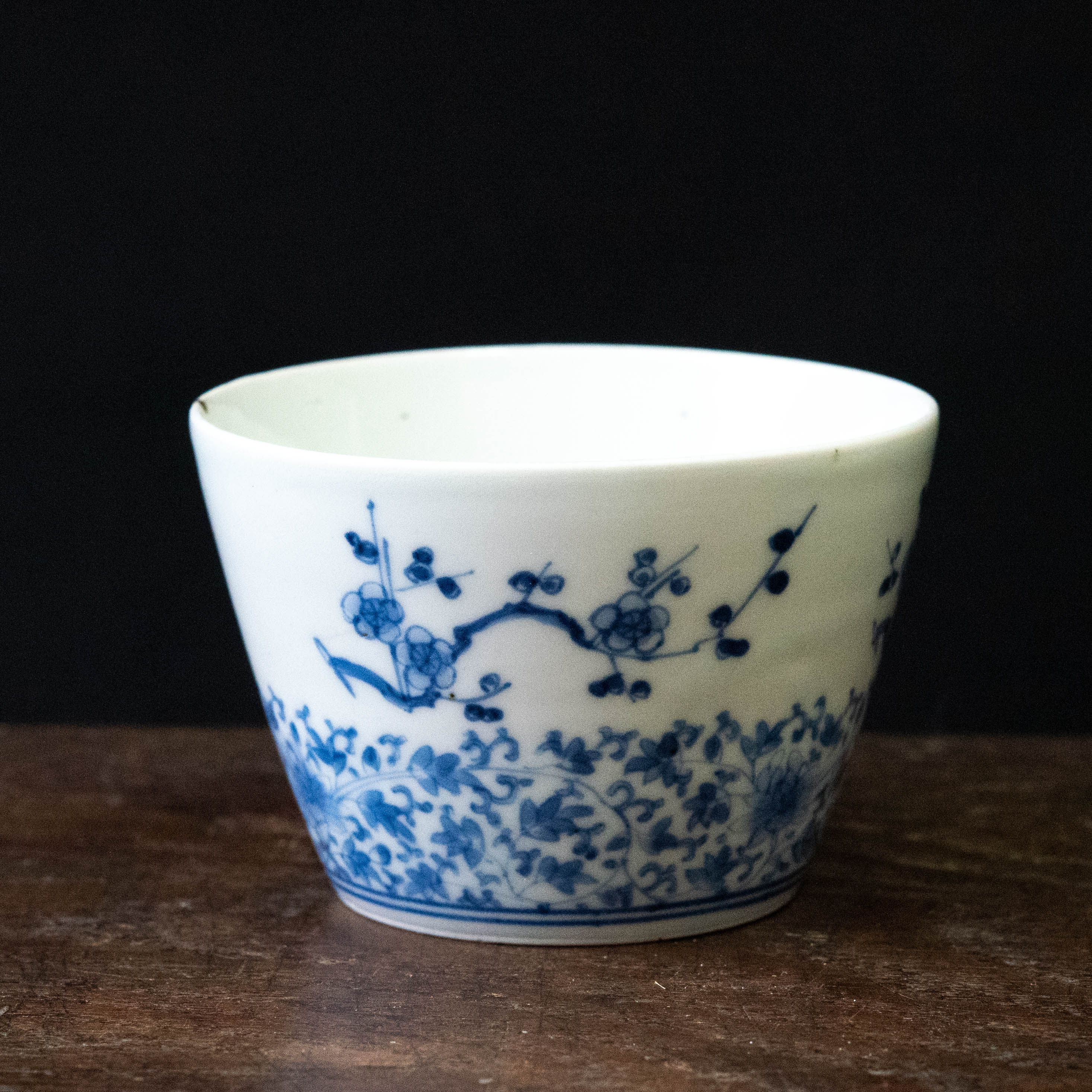 陶磁器 :: 伊万里 藍柿右衛門手 梅・花唐草文 そば猪口 | COTTOU.JP