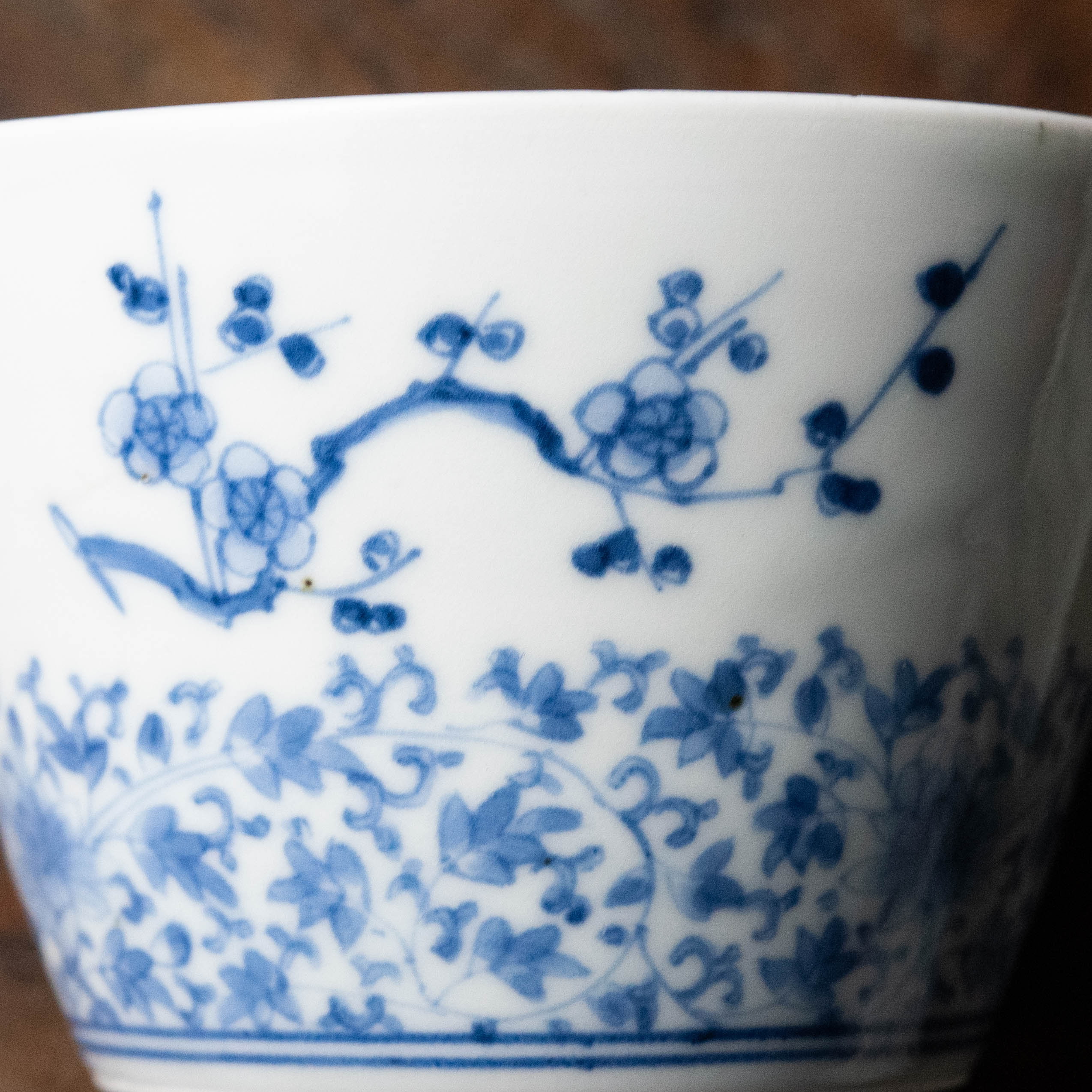陶磁器 :: 伊万里 藍柿右衛門手 梅・花唐草文 そば猪口 | COTTOU.JP