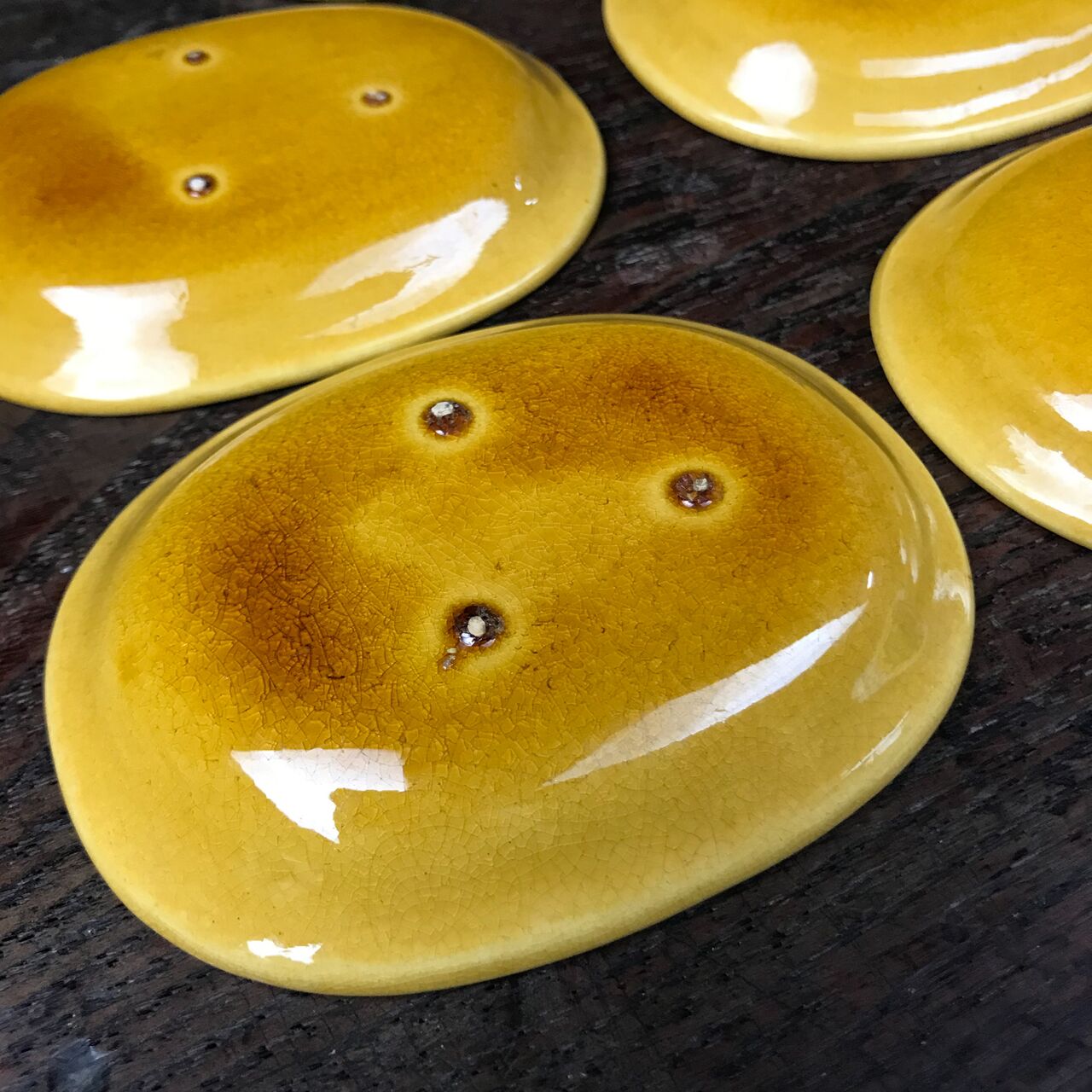 陶磁器 :: 珉平・淡路焼 小判型 龍紋 黄色小皿 5枚 | COTTOU.JP 骨董の