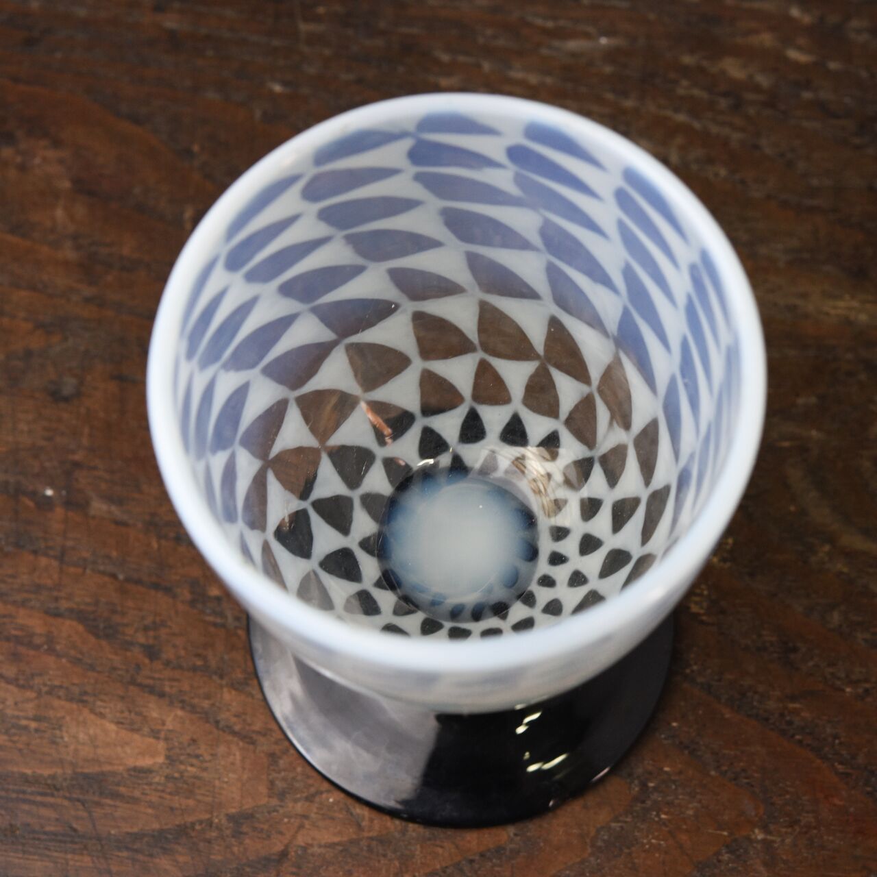 ガラス :: 鱗文なつめ形黒脚氷コップ | COTTOU.JP 骨董の通販