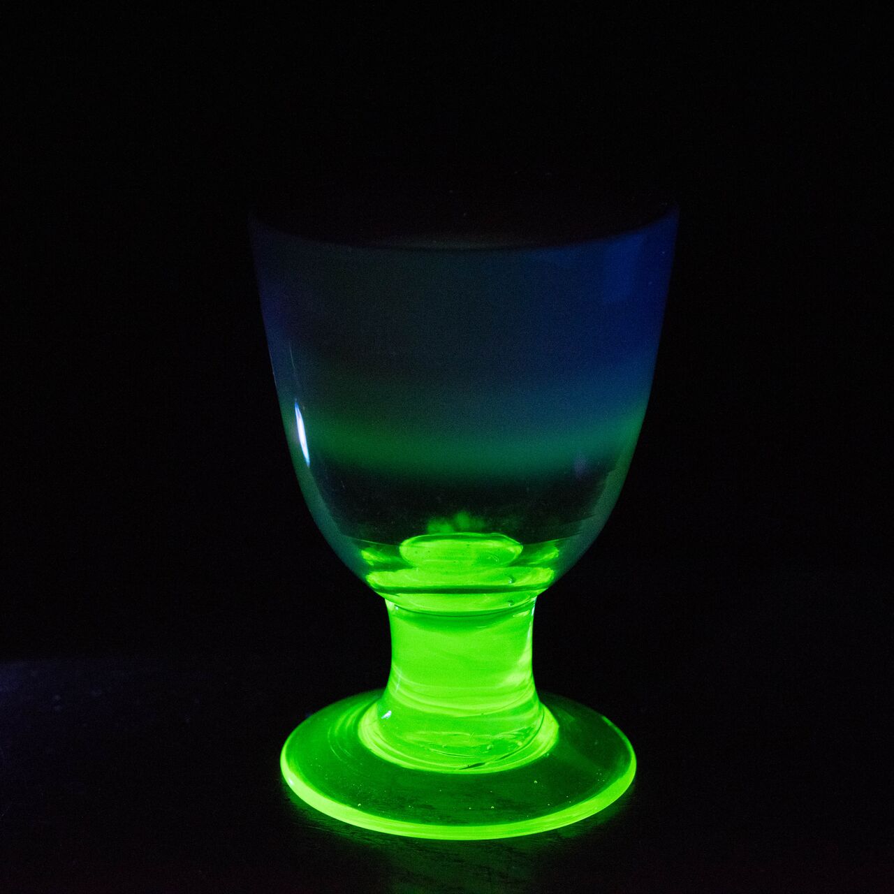 乳白地桃色被し色ガラス輪花コンポートウランガラス氷コップ