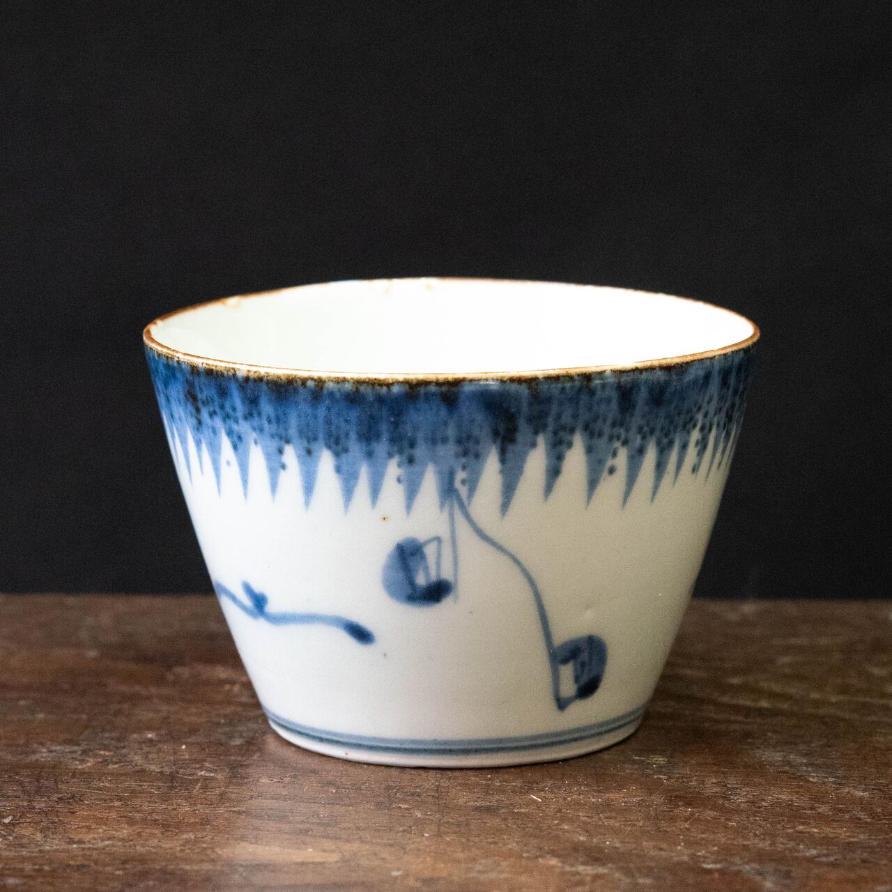 陶磁器 :: 伊万里 型紙摺り雷・雨降り文 蕎麦猪口 | COTTOU.JP 骨董の