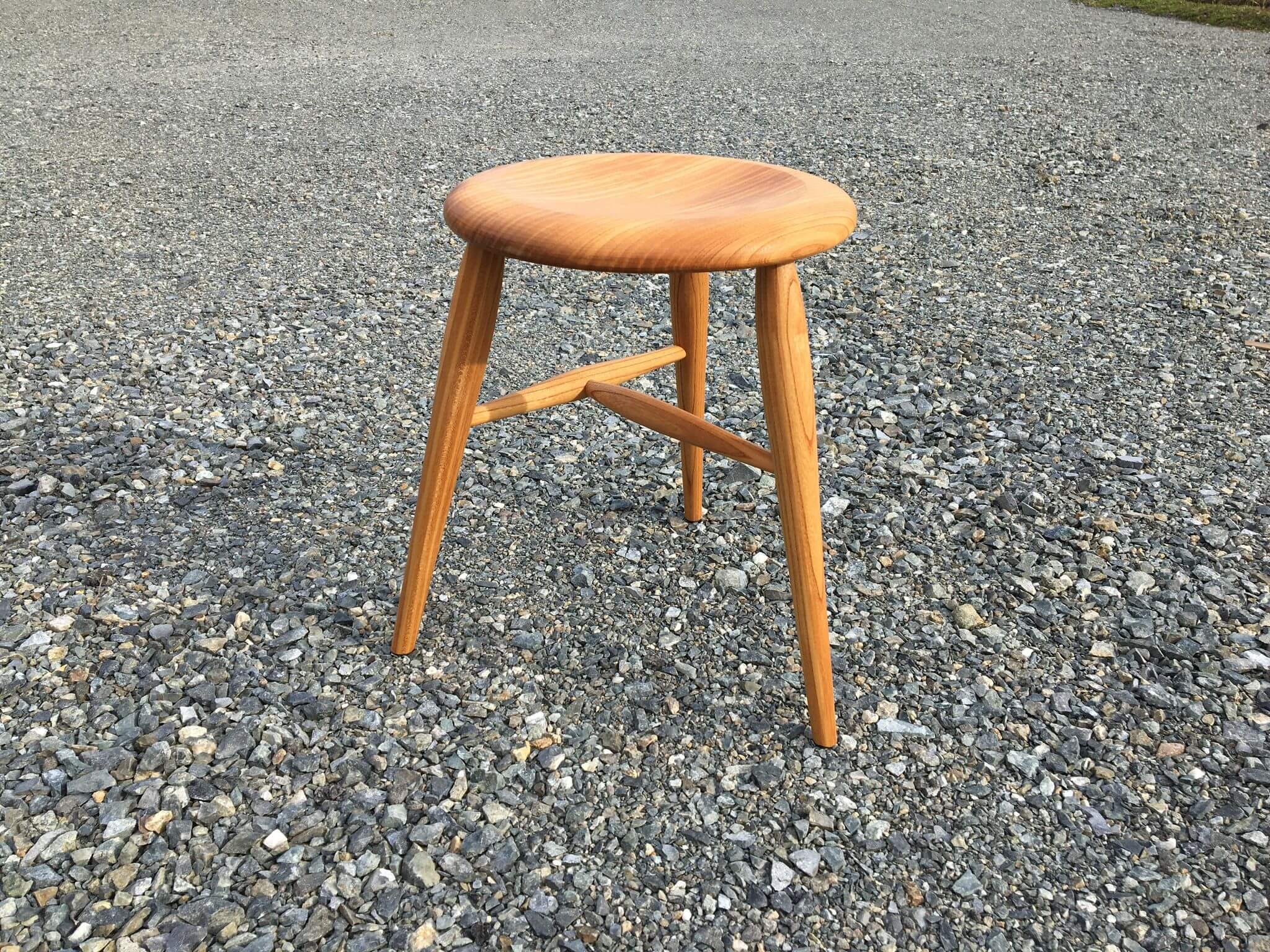 木製スツール 3本脚