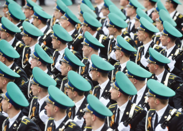 まずは制服で誘って… 軍国主義的愛国心はこうして培養される