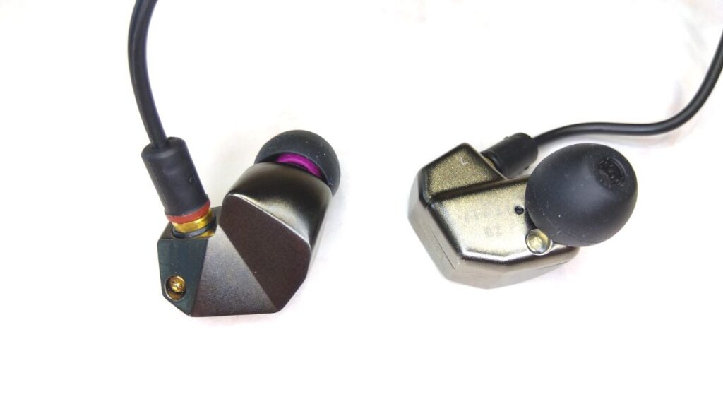 finalのB2イヤホンをクラシック音楽家が徹底レビュー – Classical Music.jp