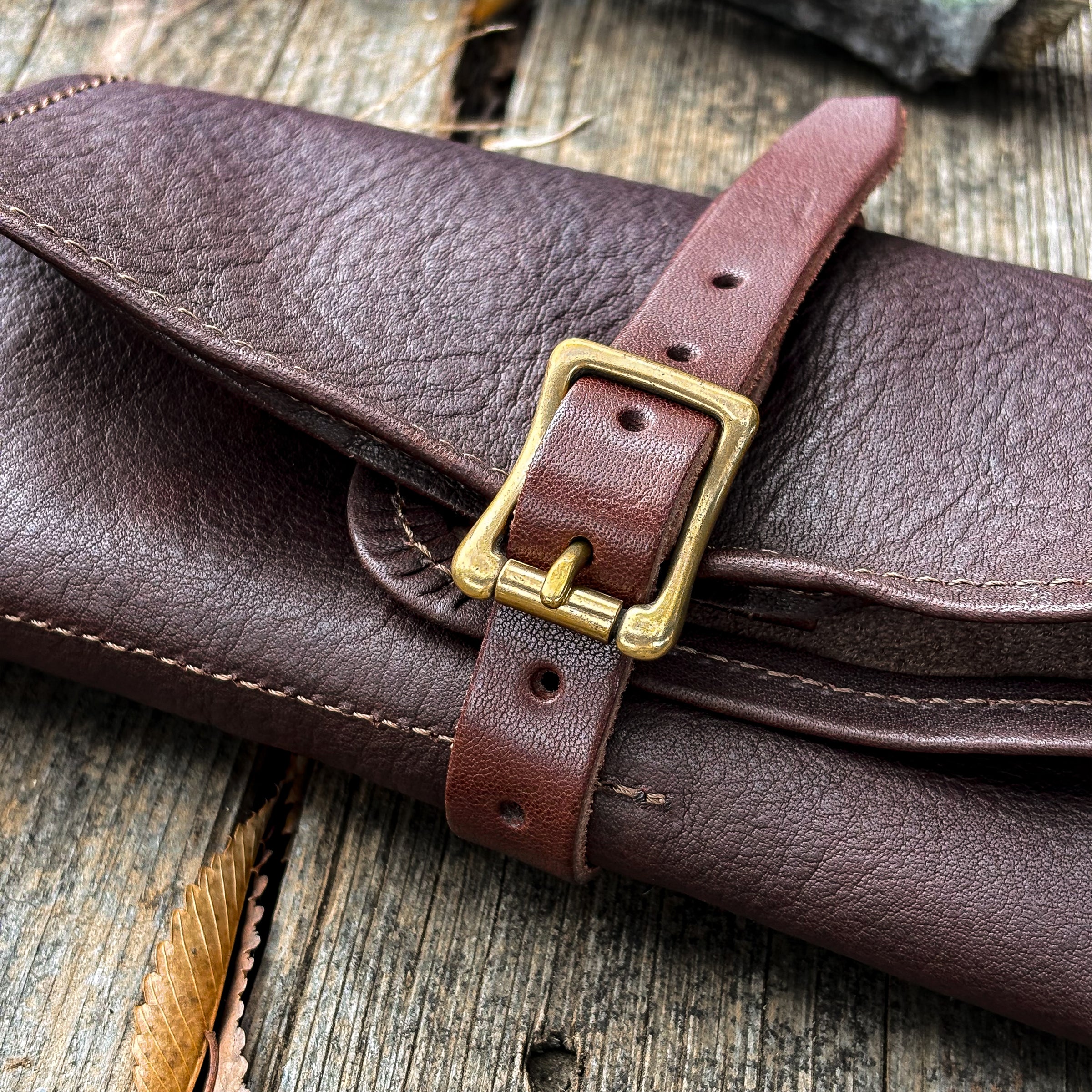 THE SUPERIOR LABOR / シュペリオールレイバー レザーロールペンケース