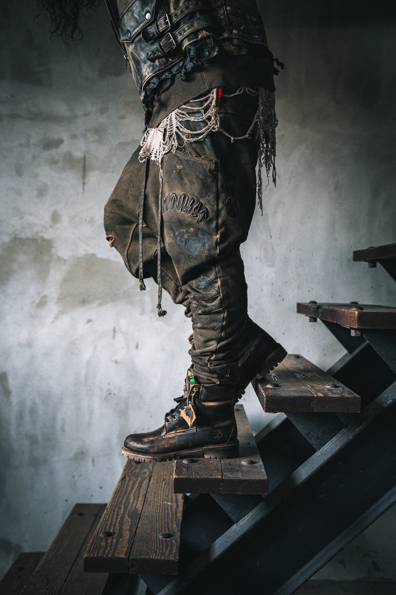 Damaged Usual Pants '24