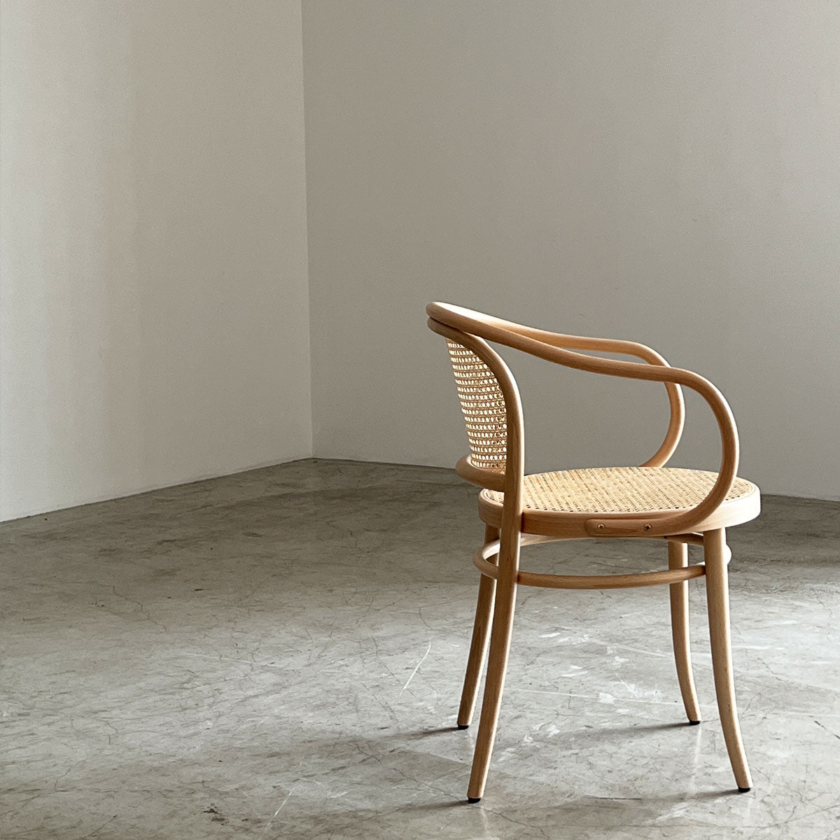 TON No.33 Arm Chair Natural Le Corbusier Corbusier Chair – D9 STUDIO
