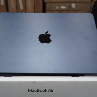 MacBook Air (Retina, 13-inch, 2020) i3 / 8GB / 256GB -A2179