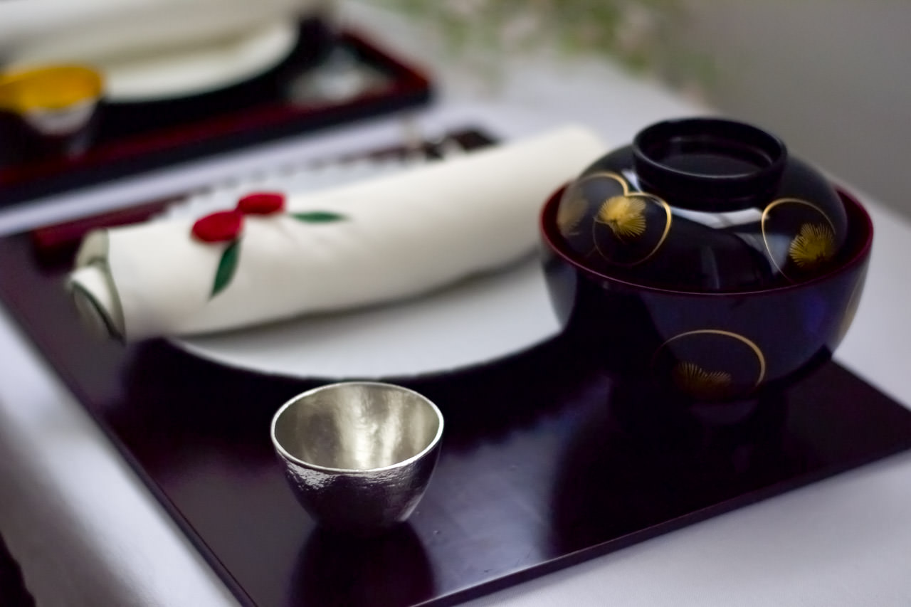 朱塗 祥瑞蒔絵 盃 酒器 ぐい呑 朱塗 祥瑞蒔絵 盃 酒器 ぐい呑