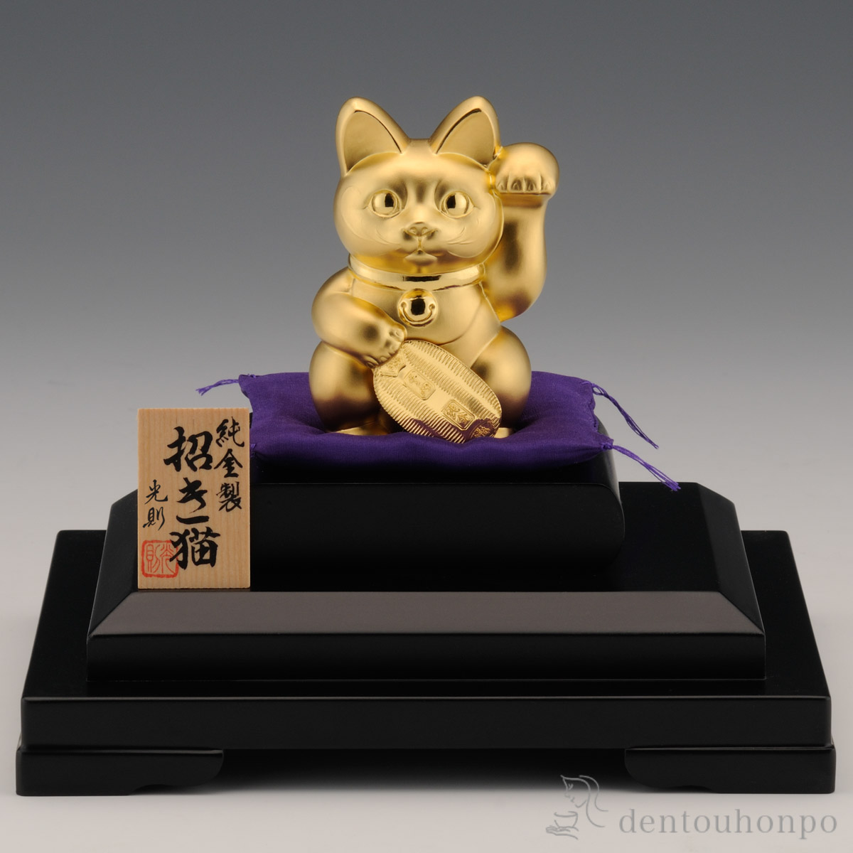 金色の招き猫 木製彫刻 約25cm