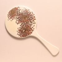 高盛り蒔絵 手鏡(大) 糸菊 白 - 蒔絵 手鏡 - 伝統工芸王国
