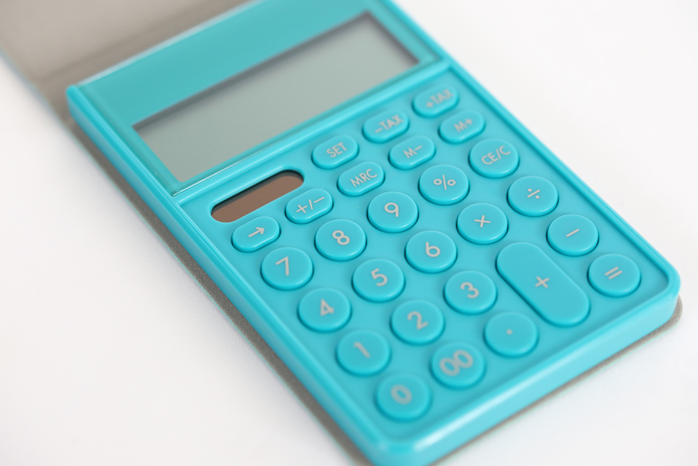 アスカ カバー付き電卓】手帳やノートに挟んで使える電卓 | デサキ