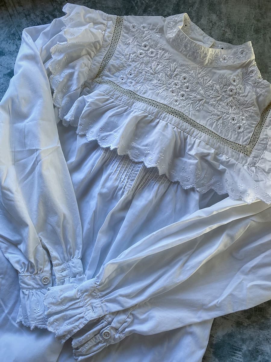 ヴィンテージ刺繍レースブラウス