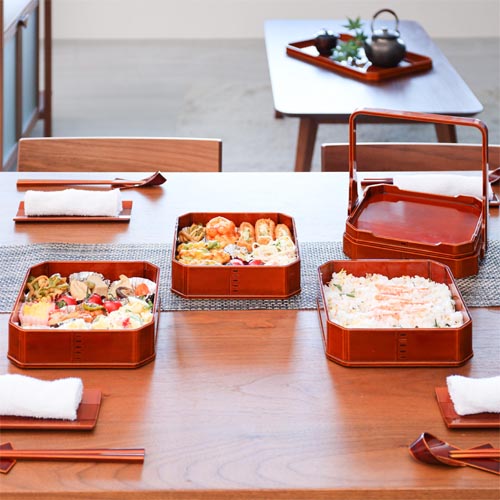 三段重箱 漆器 曽根工芸 金箔入り 飛騨春慶 福壽漆器店 台付