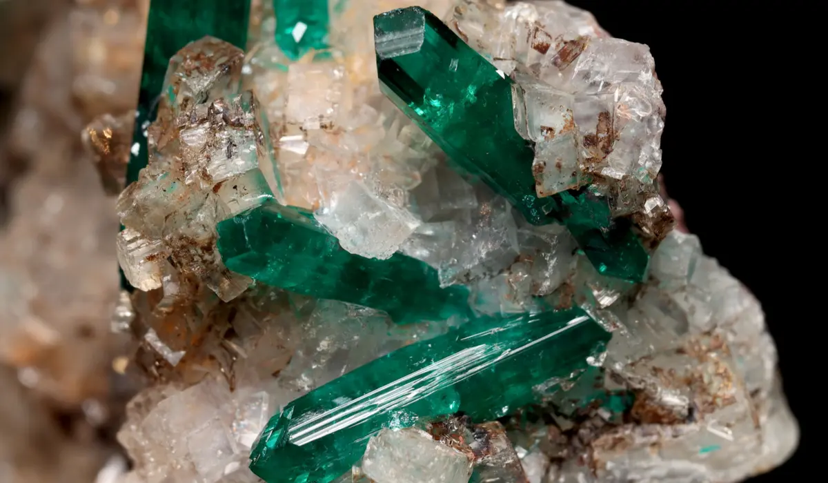 ダイオプテーズ（翠銅鉱）の特徴、意味、原石の形、ダイオプサイトとの