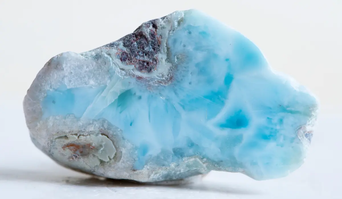 ラリマーの価値はどれ位？偽物の種類と私たちにできる見分け方