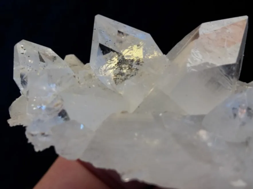 魚眼石 アポフィライトについて クォーツとの見分け方など | カラッツ