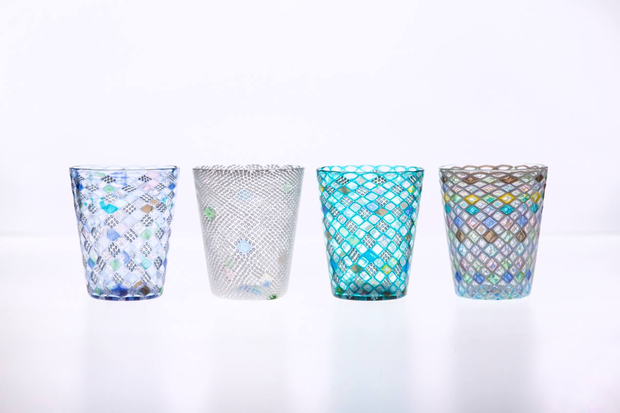 流れゆくような模様が美しい「潮工房（うしおこうぼう）」の吹きガラス