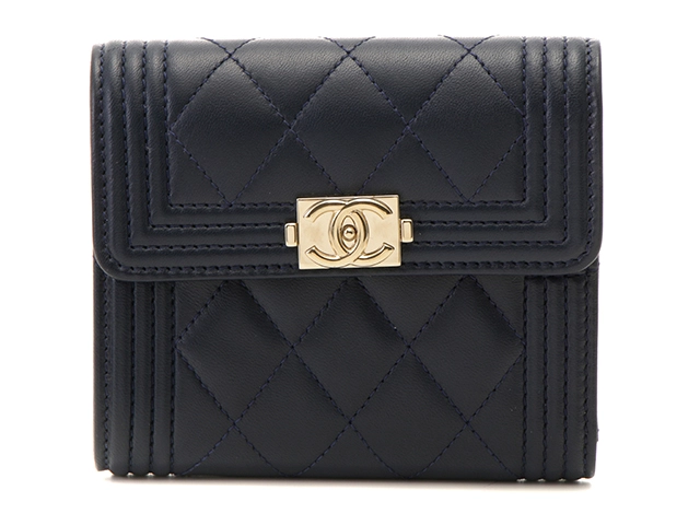 シャネル ボーイCHANEL 三つ折り財布 新品同様です。
