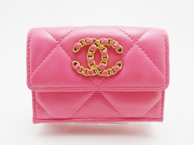CHANEL ピンク 三つ折り財布 【公式通販】