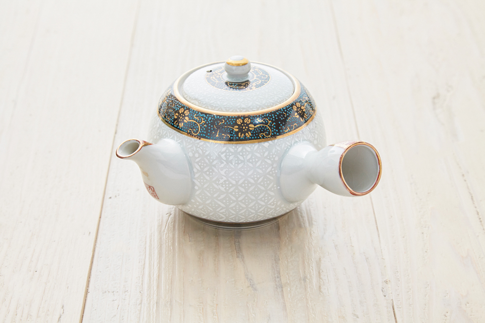 骨董品】九谷焼木米急須1個・蓋付茶碗2個・湯呑茶碗4個