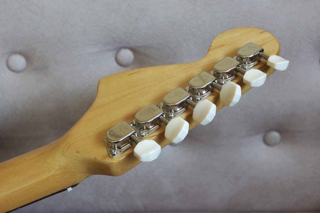 Fender ムスタング ネック交換 USA製！Fenderから新たに交換用ギター