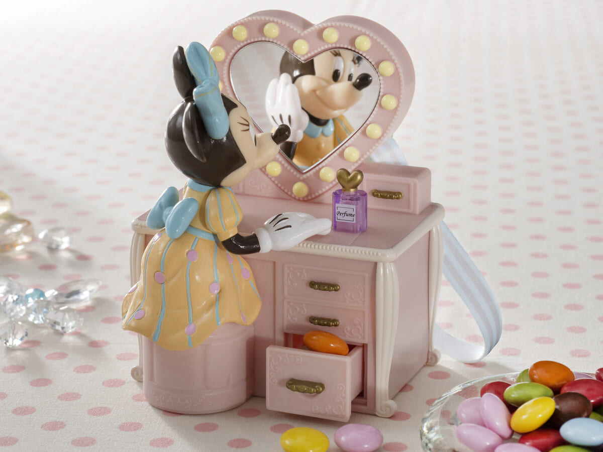 ドレッサーでメイクをするミニーマウス！東京ディズニーリゾート ミニ