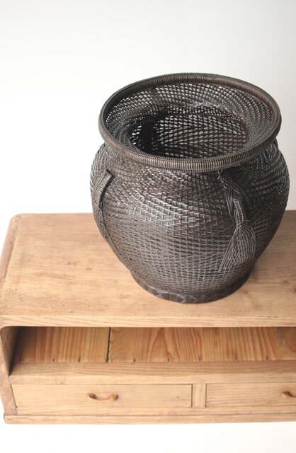 唐物牡丹籠写 手付宮島籠 六兵衛作 竹篭 U274｜骨董店 のびる 古美術