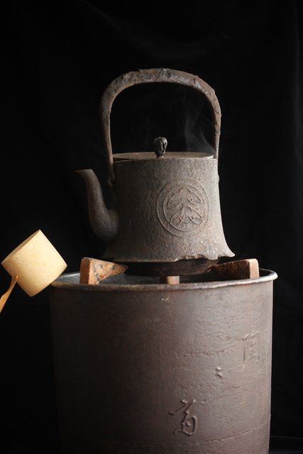 陶々斎 鉄立風炉 瓶掛 涼炉 M252｜骨董店 のびる 古美術 骨董 和風建具