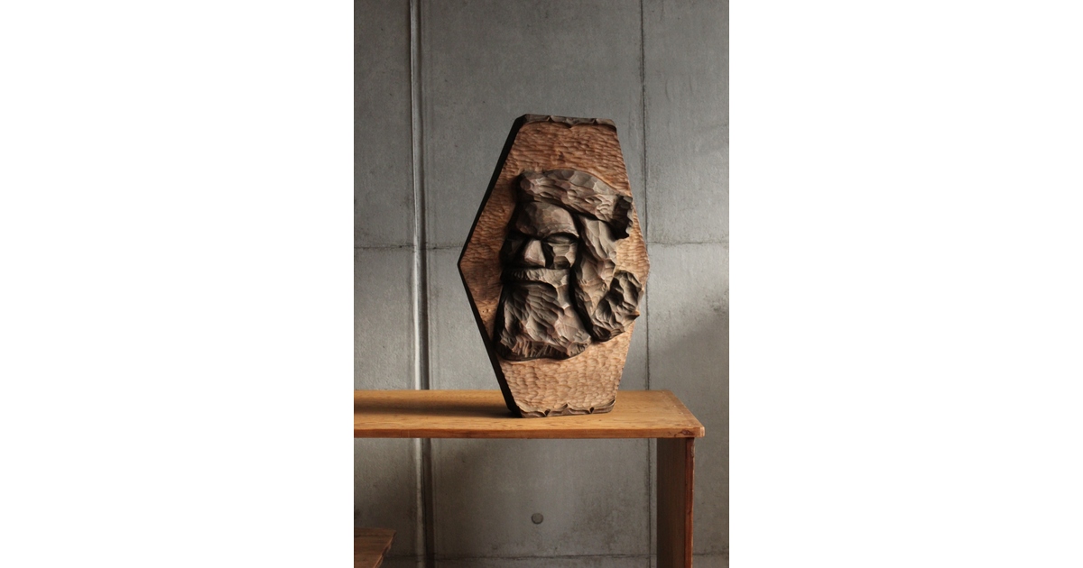 間見谷喜文 アイヌ彫刻 木彫エカシ像壁掛 X591｜骨董店 のびる 古美術