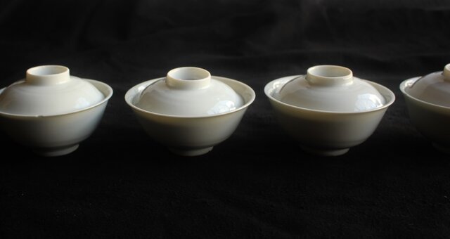 古伊万里 白磁蓋茶碗 4客 P590｜骨董店 のびる 古美術 骨董 和風建具