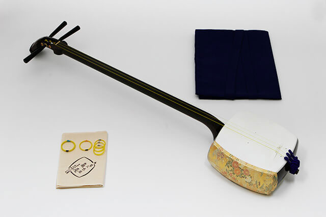 良品 細棹長唄三味線 花梨 レザーハードケース 正寸 撥 駒 天然素材 調子