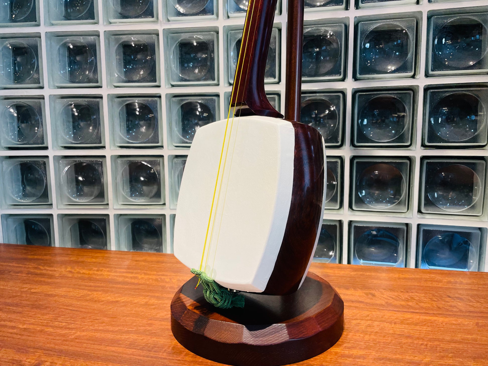 紅木津軽三味線 ¥363,000 – SEION