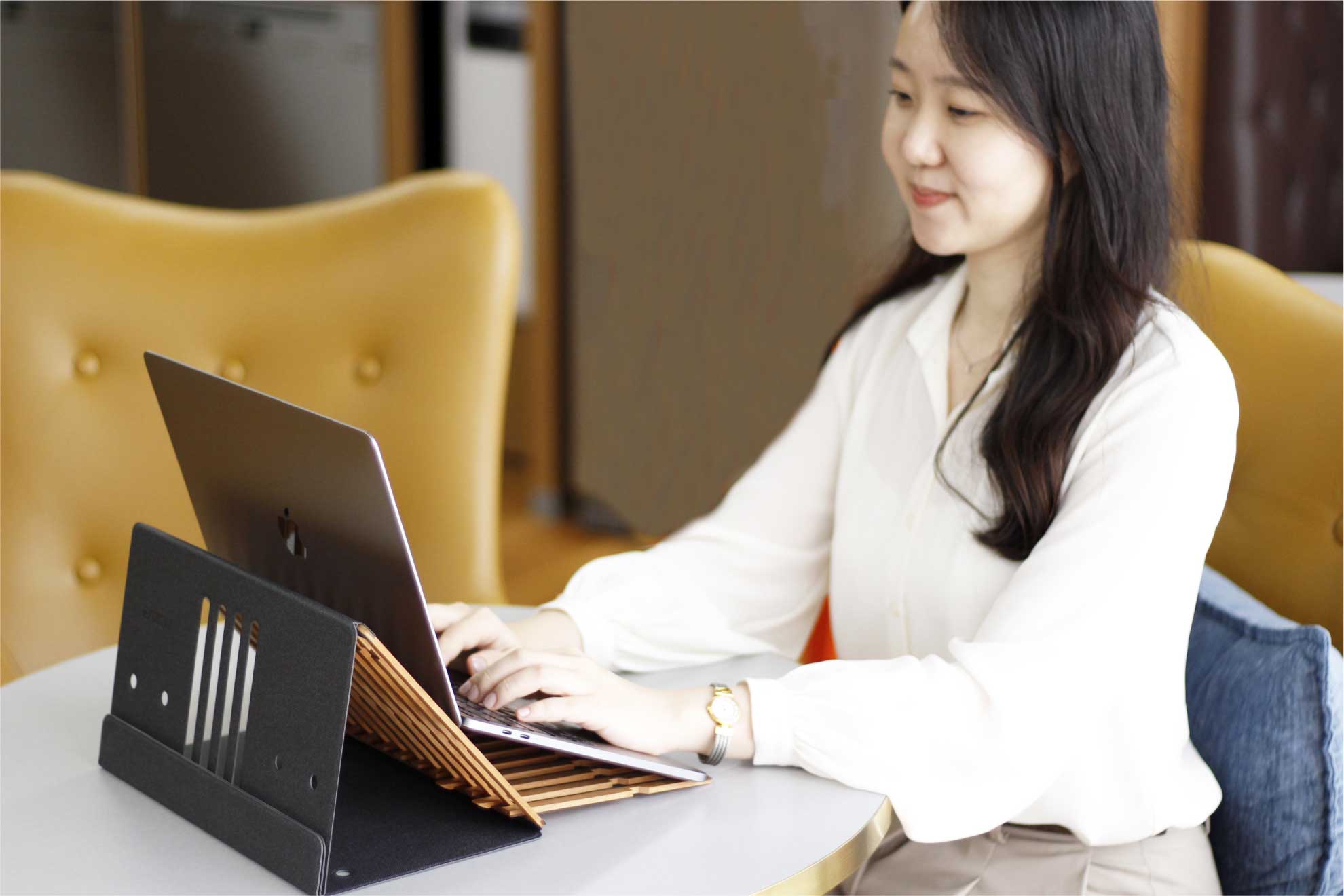 公式】演造 会社概要 | 天然木の折りたたみ式パソコンスタンド・書見台