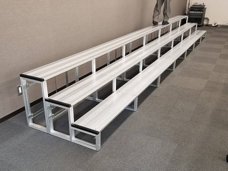 集合写真用アルミひな壇 本物 集合写真撮影用のアルミひな段（ひな壇