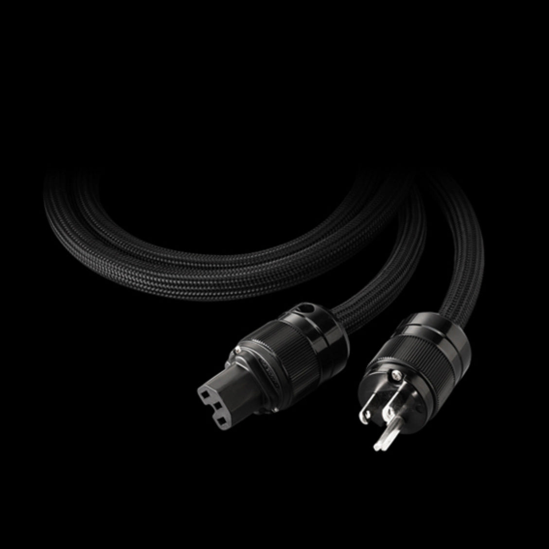 u*0様 驚愕！50kg、デュアル電源ケーブル、世界顔負け国産プロ用アンプ