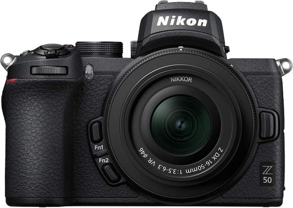 Nikon Z50 ミラーレス一眼 本体 バッテリー2個とマニュアルレンズ付き